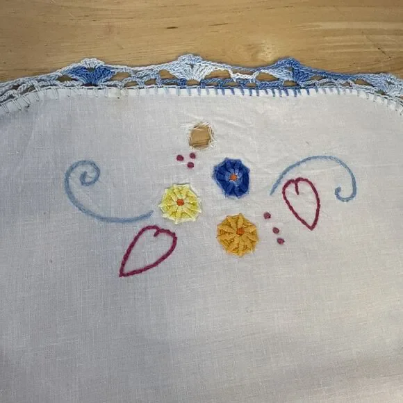 VTG Embroidered White Dresser Scarf Table Peacock Bird Flowers 39x14 Set Of 4 - Picture 10 of 16